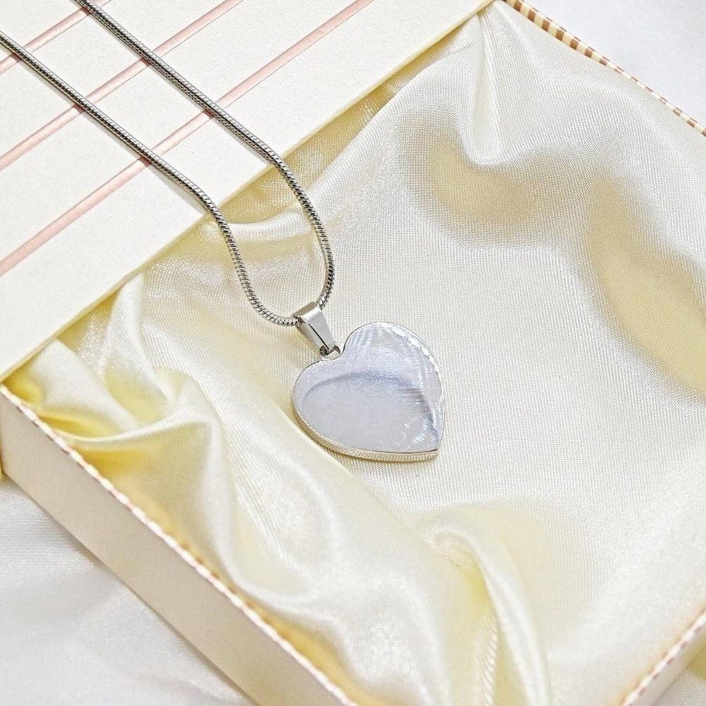 Lana Del Rey Necklace - Picture 6 of 6